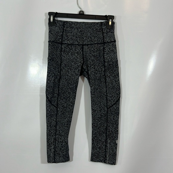 LULULEMO ATHLETICA SIZE 4 BLACK - Picture 2 of 11